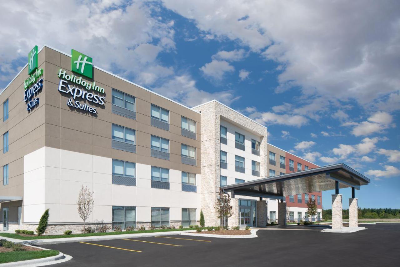 Holiday Inn Express & Suites - Elkhorn - Lake Geneva Area By Ihg Екстериор снимка