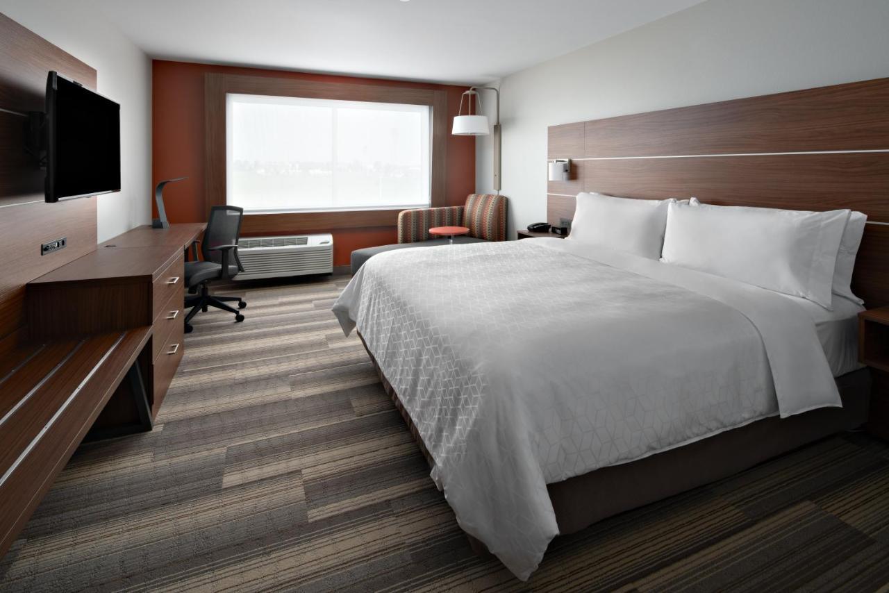 Holiday Inn Express & Suites - Elkhorn - Lake Geneva Area By Ihg Екстериор снимка
