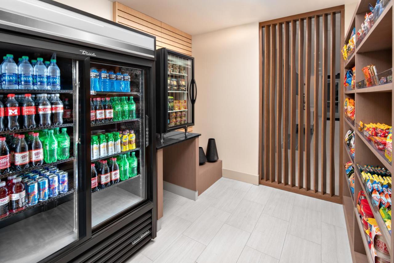 Holiday Inn Express & Suites - Elkhorn - Lake Geneva Area By Ihg Екстериор снимка